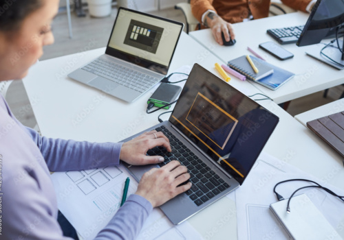 Bild von Arbeitern im Beruf Fachfrau/-mann ICT EFZ